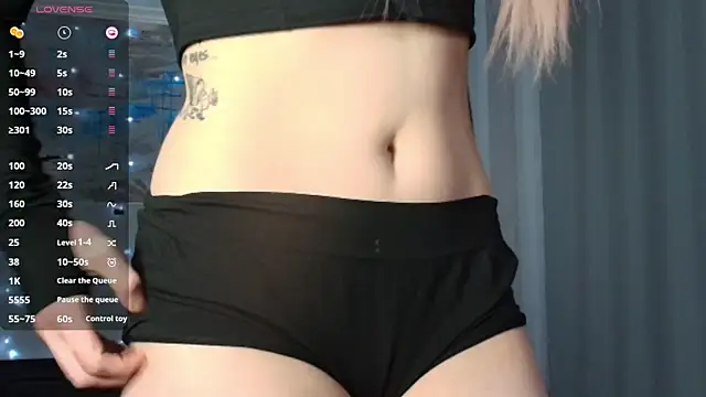 PieraMarch online show from October 19, 2025, 6:54 pm