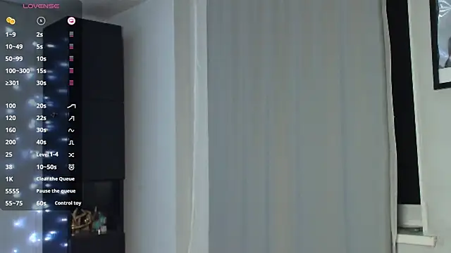 PieraMarch online show from October 12, 2025, 6:53 pm