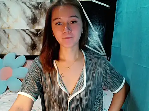 urgirl mikah online show from December 3, 2025, 4:35 am