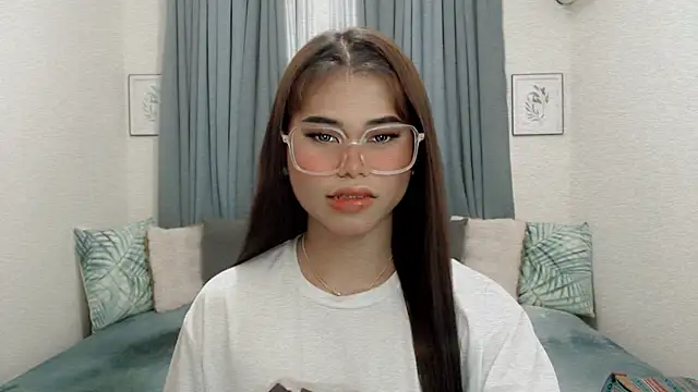 Snapshot of PrettyBlythes_TS chatting on February 3, 2026, 2:32 am PrettyBlythes TS online show from February 3, 2026, 2:32 am