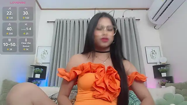 PrettyBlythes TS online show from October 6, 2025, 1:45 pm