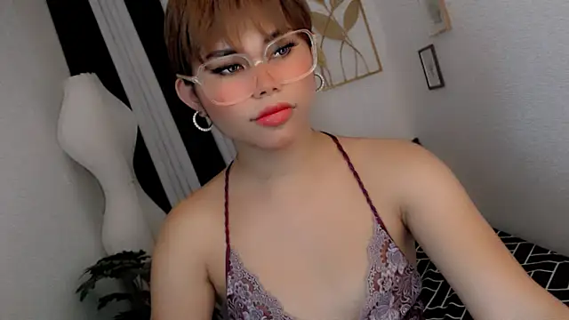Snapshot of PrettyBlythes_TS chatting on June 16, 2026, 12:32 am PrettyBlythes TS online show from June 16, 2026, 12:32 am