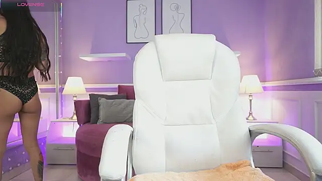 NicoleCrawft online show from October 9, 2025, 7:25 pm