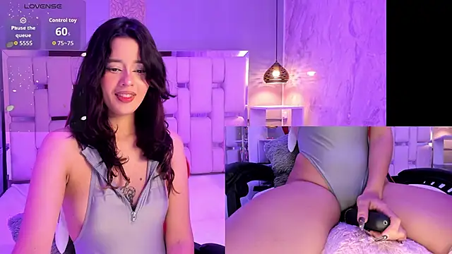 Snapshot of EvelynLips_ chatting on October 19, 2025, 4:04 am EvelynLips online show from October 19, 2025, 4:04 am