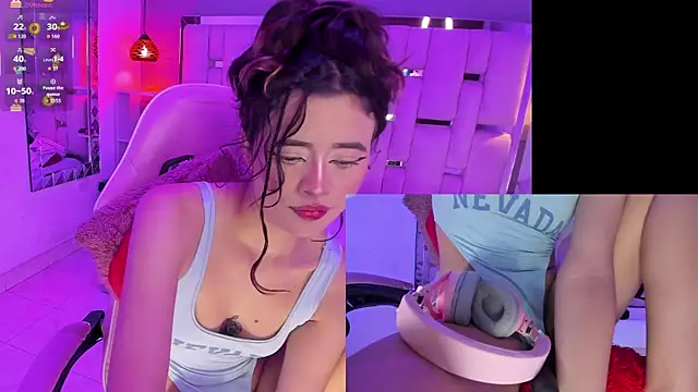 Snapshot of EvelynLips_ chatting on November 12, 2025, 4:27 am EvelynLips online show from November 12, 2025, 4:27 am