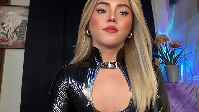 Snapshot of calimonroe chatting on October 22, 2025, 7:02 pm calimonroe online show from October 22, 2025, 7:02 pm