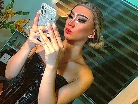 Snapshot of Queen_yasii_88 chatting on July 4, 2026, 2:10 pm Queen yasii 88 online show from July 4, 2026, 2:10 pm