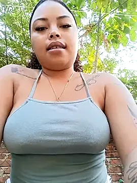 Naomi-Summer online show from December 1, 2025, 1:23 pm