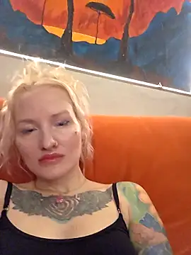 Snapshot of KateMonroe chatting on April 22, 2026, 9:43 pm KateMonroe online show from April 22, 2026, 9:43 pm