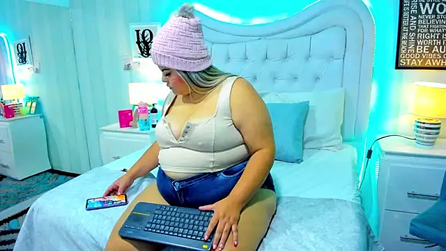 KiimBrooks online show from September 19, 2025, 11:03 am