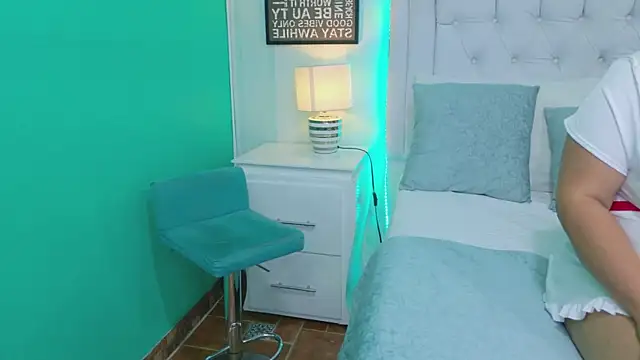 KiimBrooks online show from October 16, 2025, 11:07 am