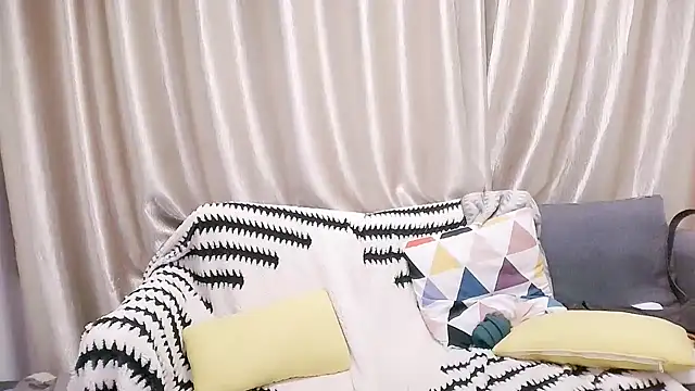 Tsia-Die online show from October 6, 2025, 11:44 am