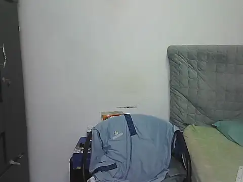 morenocabro10 online show from February 3, 2026, 8:25 pm