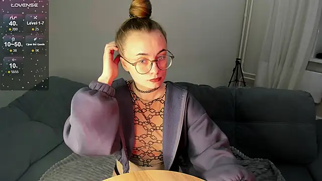 MewStella online show from October 13, 2025, 7:04 pm