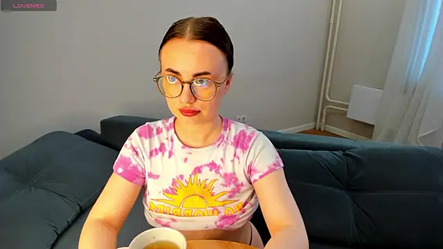 MewStella online show from May 10, 2026, 1:20 am