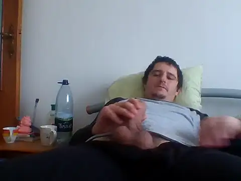 hugecock4u1990 online show from December 17, 2025, 7:46 am