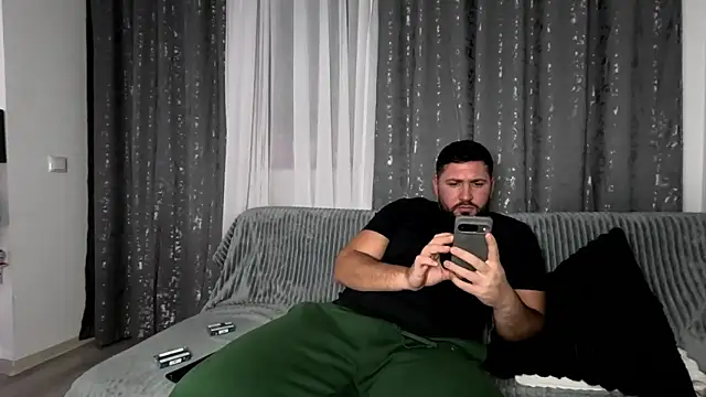 Gold Alpha Boy online show from November 20, 2025, 4:07 pm