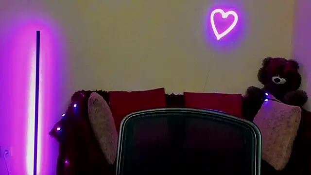 Snapshot of Alicia_love00 chatting on May 2, 2026, 11:26 am Alicia love00 online show from May 2, 2026, 11:26 am