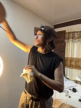 Snapshot of Luxx_14 chatting on September 29, 2025, 2:40 am Luxx 14 online show from September 29, 2025, 2:40 am