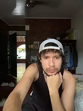 Snapshot of Luxx_14 chatting on December 21, 2025, 4:30 pm Luxx 14 online show from December 21, 2025, 4:30 pm