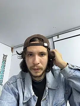 Snapshot of Luxx_14 chatting on October 31, 2025, 4:53 am Luxx 14 online show from October 31, 2025, 4:53 am