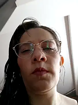 Isabella5 Brown  online show from November 7, 2025, 3:27 pm