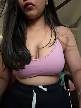 Snapshot of luv_johrrra chatting on June 21, 2026, 5:35 am luv johrrra online show from June 21, 2026, 5:35 am