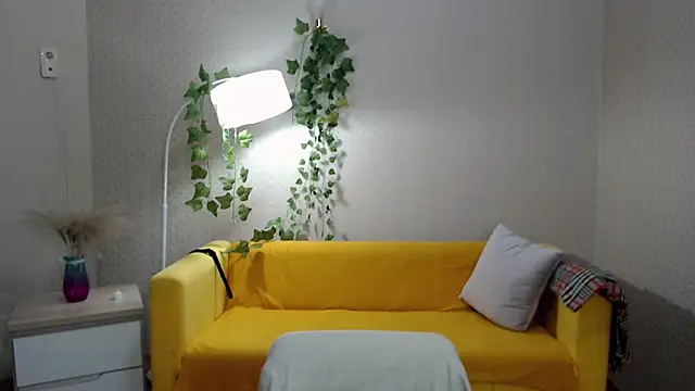 milf hornys online show from November 12, 2025, 5:28 pm