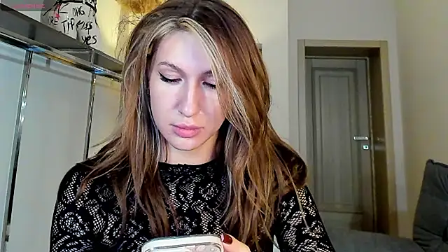 MariGven online show from September 18, 2025, 2:42 pm