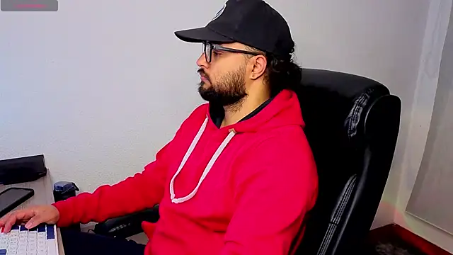 Snapshot of Ernesto-Rodriguez82 chatting on October 18, 2025, 5:20 am Ernesto-Rodriguez82 online show from October 18, 2025, 5:20 am