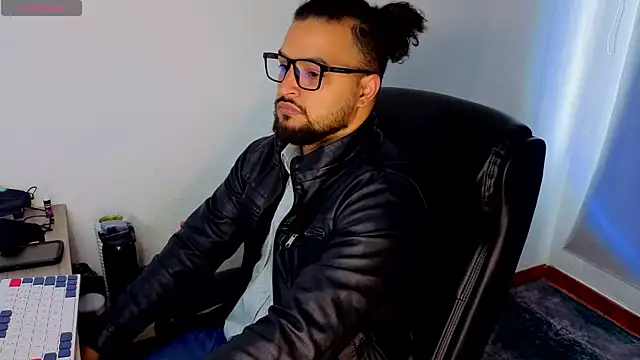 Snapshot of Ernesto-Rodriguez82 chatting on November 4, 2025, 1:04 pm Ernesto-Rodriguez82 online show from November 4, 2025, 1:04 pm