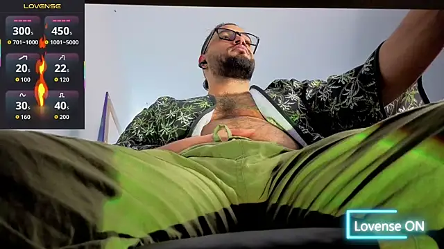 Snapshot of Ernesto-Rodriguez82 chatting on October 4, 2025, 3:24 pm Ernesto-Rodriguez82 online show from October 4, 2025, 3:24 pm