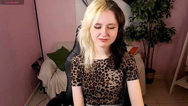 girl next doorr online show from April 12, 2026, 1:36 pm