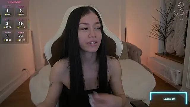 Snapshot of FataleNellie chatting on April 28, 2026, 8:57 pm FataleNellie online show from April 28, 2026, 8:57 pm