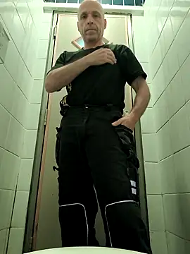 fergi1999 online show from February 12, 2026, 4:23 am