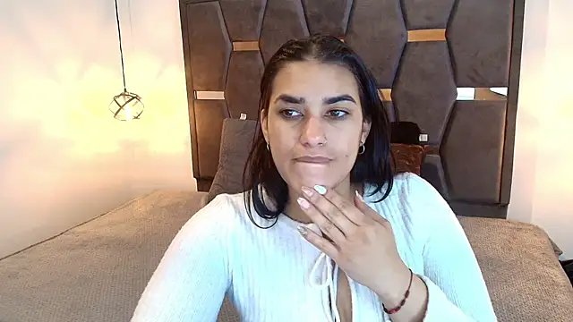 Lia Blake  online show from April 9, 2026, 1:06 pm