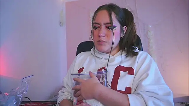 Violet moon24 online show from November 2, 2025, 10:04 pm