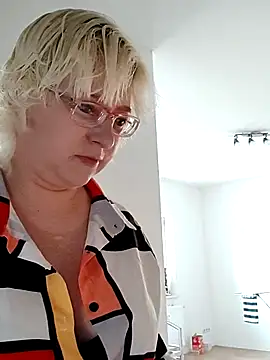 Snapshot of VikaKing chatting on October 12, 2025, 8:59 am VikaKing online show from October 12, 2025, 8:59 am