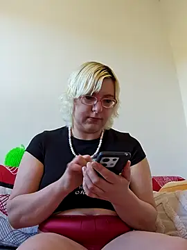 Snapshot of VikaKing chatting on November 5, 2025, 9:45 am VikaKing online show from November 5, 2025, 9:45 am