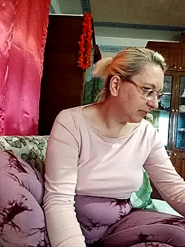 Snapshot of VikaKing chatting on May 18, 2026, 1:05 pm VikaKing online show from May 18, 2026, 1:05 pm