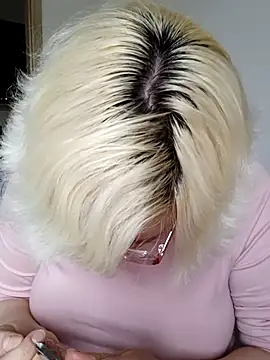 Snapshot of VikaKing chatting on October 18, 2025, 8:38 am VikaKing online show from October 18, 2025, 8:38 am