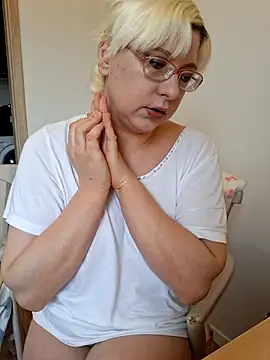 Snapshot of VikaKing chatting on November 8, 2025, 10:52 am VikaKing online show from November 8, 2025, 10:52 am