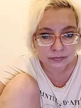 Snapshot of VikaKing chatting on October 3, 2025, 9:16 pm VikaKing online show from October 3, 2025, 9:16 pm