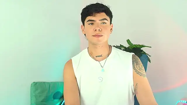 CamiiGuzmanX online show from December 5, 2025, 8:39 pm