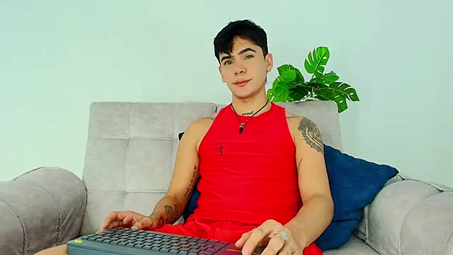 CamiiGuzmanX online show from September 26, 2025, 8:38 pm