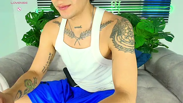 CamiiGuzmanX online show from March 4, 2026, 9:44 pm