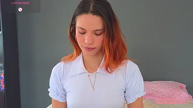 Snapshot of AntonellaaRossii chatting on March 4, 2026, 1:30 pm AntonellaaRossii online show from March 4, 2026, 1:30 pm