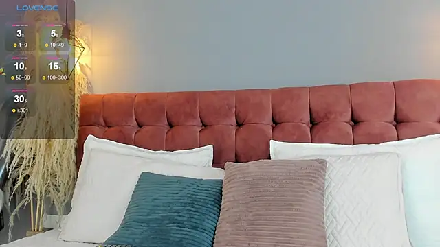 Tania 77  online show from February 25, 2026, 7:25 pm