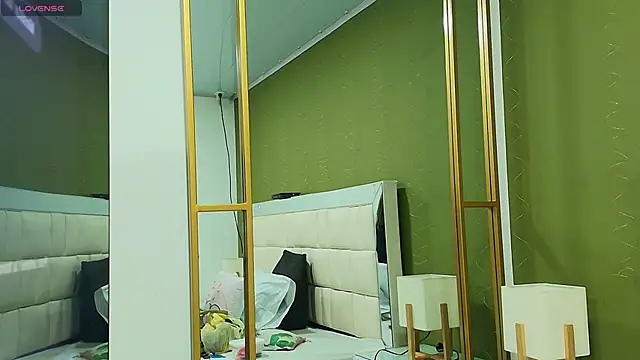 gisell gomez online show from September 14, 2025, 12:16 pm