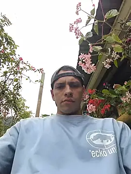 Snapshot of Thomasjons_ chatting on May 19, 2026, 4:25 pm Thomasjons online show from May 19, 2026, 4:25 pm